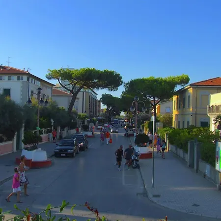 Huge In Marina Di Castagneto Carducci Near Sea Holiday home